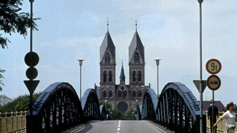 Entfernung illegaler Graffiti: Wiwili-Brücke am 15. Dezember kurzzeitig für Radfahrende gesperrt